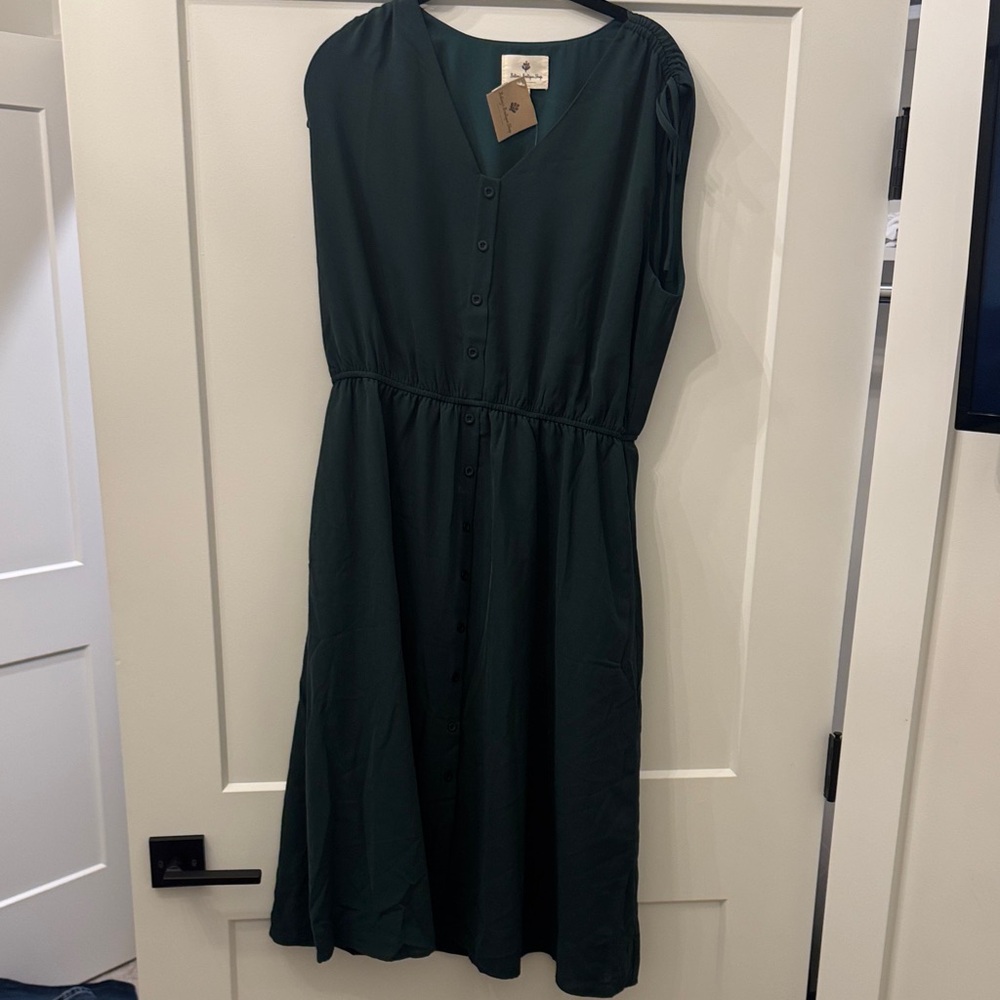 Chic Forest Green Button-Down Midi Dress